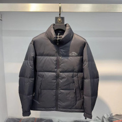 黒のダウンジャケットのメンズファッションは、厚いダウン服の韓国版の極寒白鴨のカジュアルジャケットに合わせています。