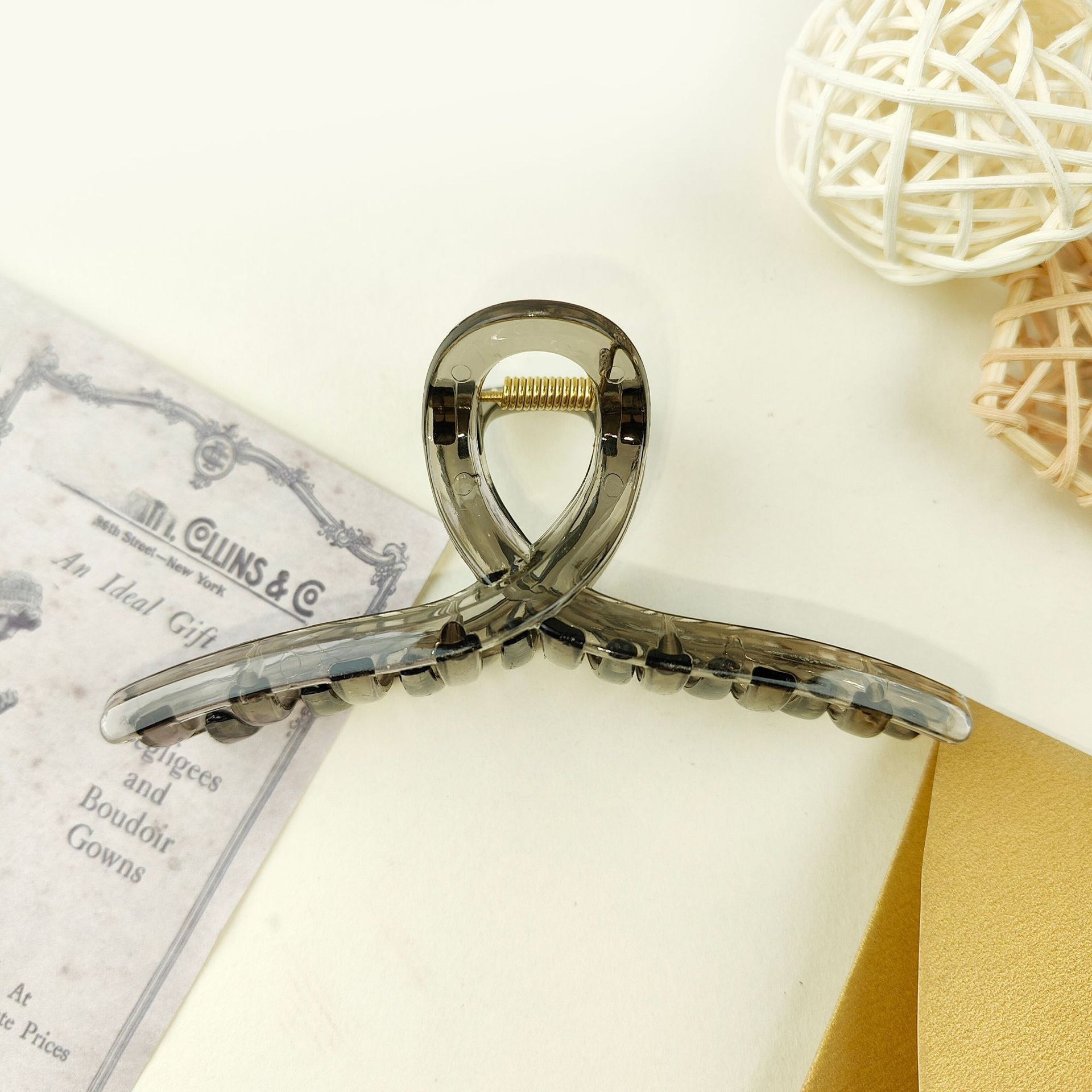 Medium size hair clip plastic hair clip back head hair clip wholesale ins style hair accessories shark clip hair volume less headdress hair clip_voghion.com