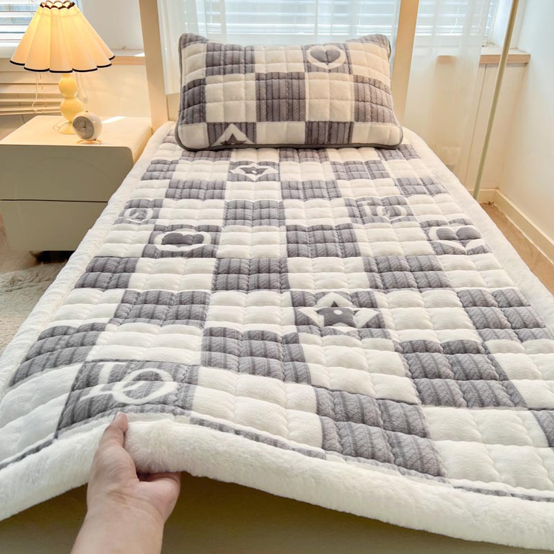 따뜻한 벨벳 엣지 매트리스 러브 체커보드 패턴