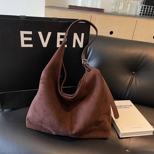 Retro capacious universal one-shoulder bag