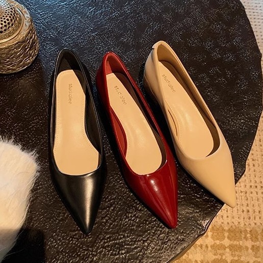 Nuevo temperamento de primavera de grapas de la madre, pequeñas puntas de cabeza, fácil viaje, simple y delgada zapatos de tacón bajo para mujeres de primavera y otoño