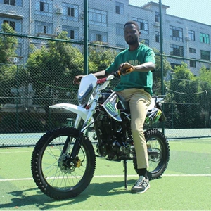 Böyük yolsuzluq dağ krosu 150cc yüksək konfiqurasiyalı ikiyerli motosiklet