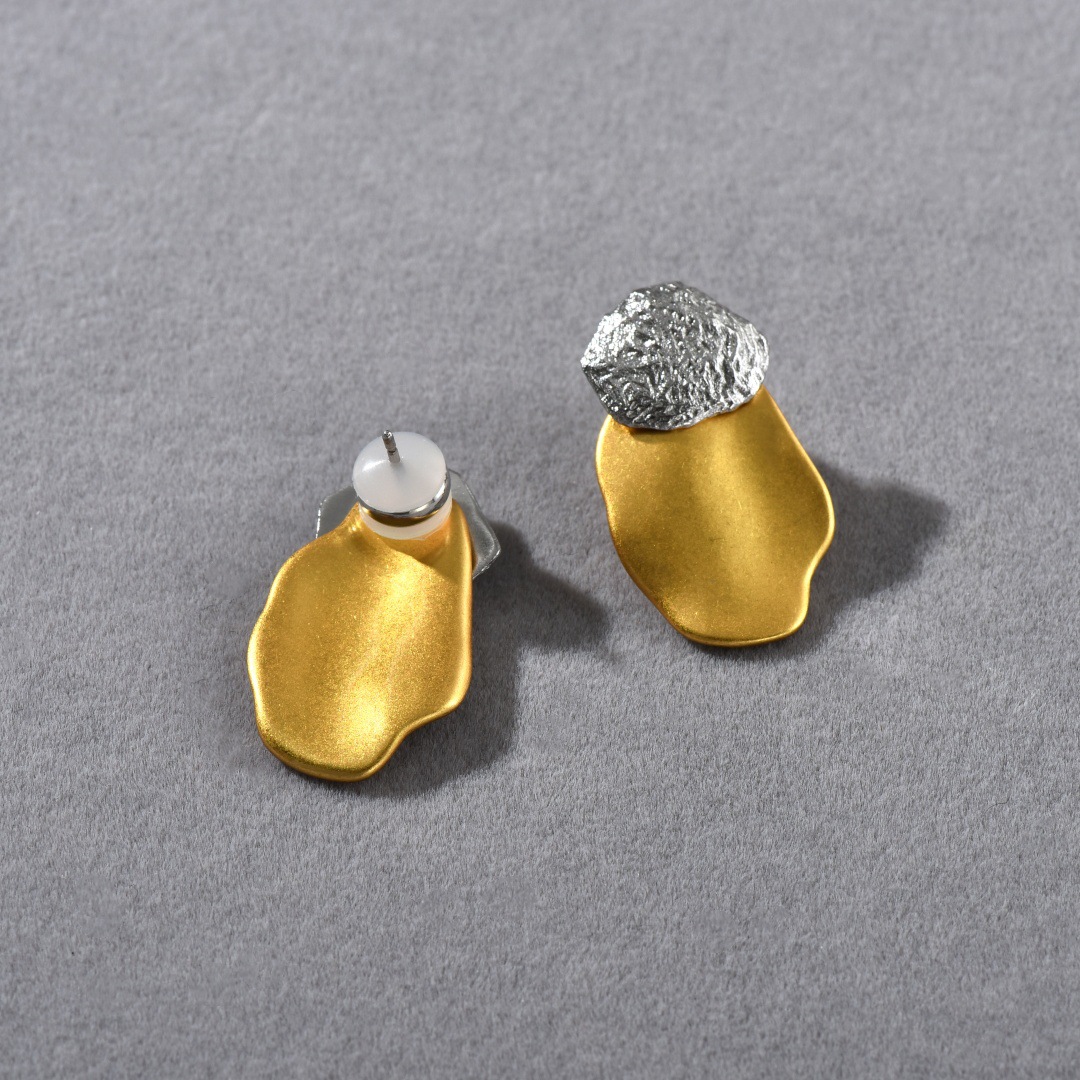 2025春季新品金銀拼色不規則肌理紋圓形S925銀針耳釘小眾個性耳環