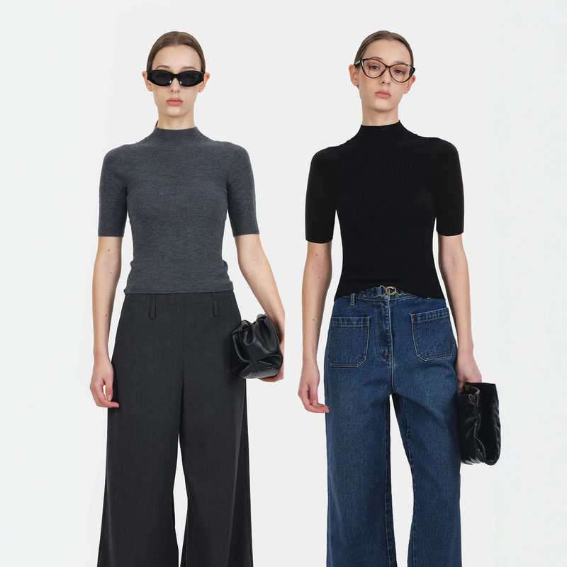 One-piece seamless half-high collar fine-spun wool slim-fit short-sleeve knit top One-piece seamless half-high collar fine-spun wool slim-fit short-sleeve knit top