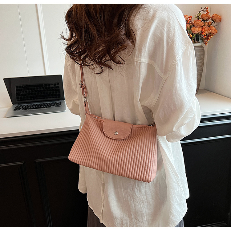 Niche design pleated striped 2024 new women's versatile and simple single shoulder pillow crossbody armpit bag_voghion.com