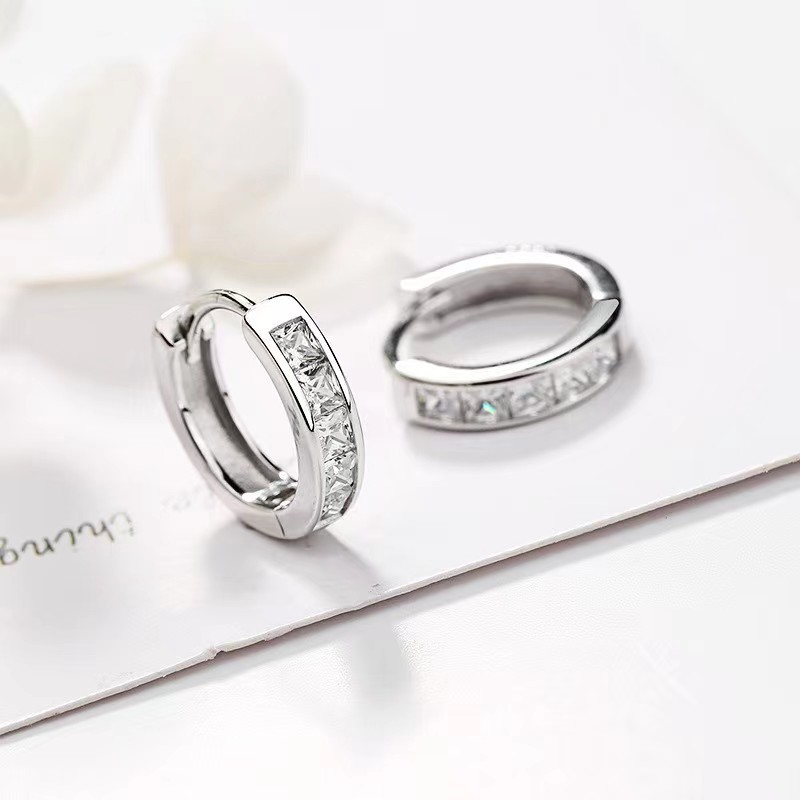 Korean version of Swiss diamond square simple temperament couple ear buckle flash diamond student ear studs square diamond men's and women's earrings wholesale Korean version of Swiss diamond square simple temperament couple ear buckle flash diamond student ear studs square diamond men's and women's earrings wholesale