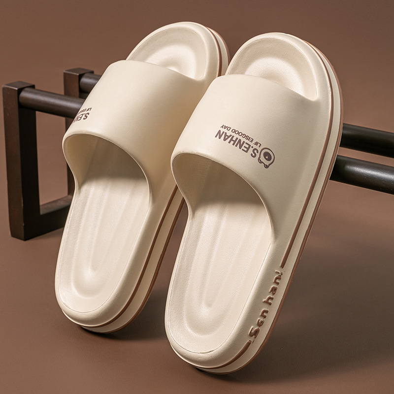 Zapatillas de verano para hombre al aire libre con sensación de pisar nubes, modelo nuevo 2025, sandalias domésticas antideslizantes de EVA para baño interior y hogar para hombres.