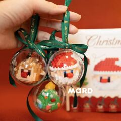 積み木2024クリスマスボールはクリスマスツリーの老人の頭の男の女の子を飾ってプレゼントの小さい粒のおもちゃを詰めて卸売りします。