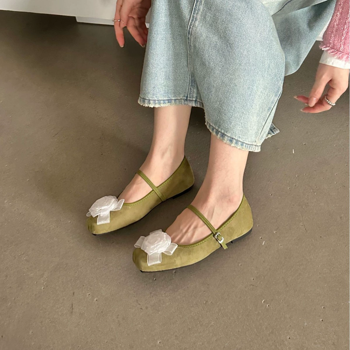 2025 new autumn sweet flower ballet shoes square toe soft sole flat shallow mouth single shoes temperament fashionable small leather shoes
