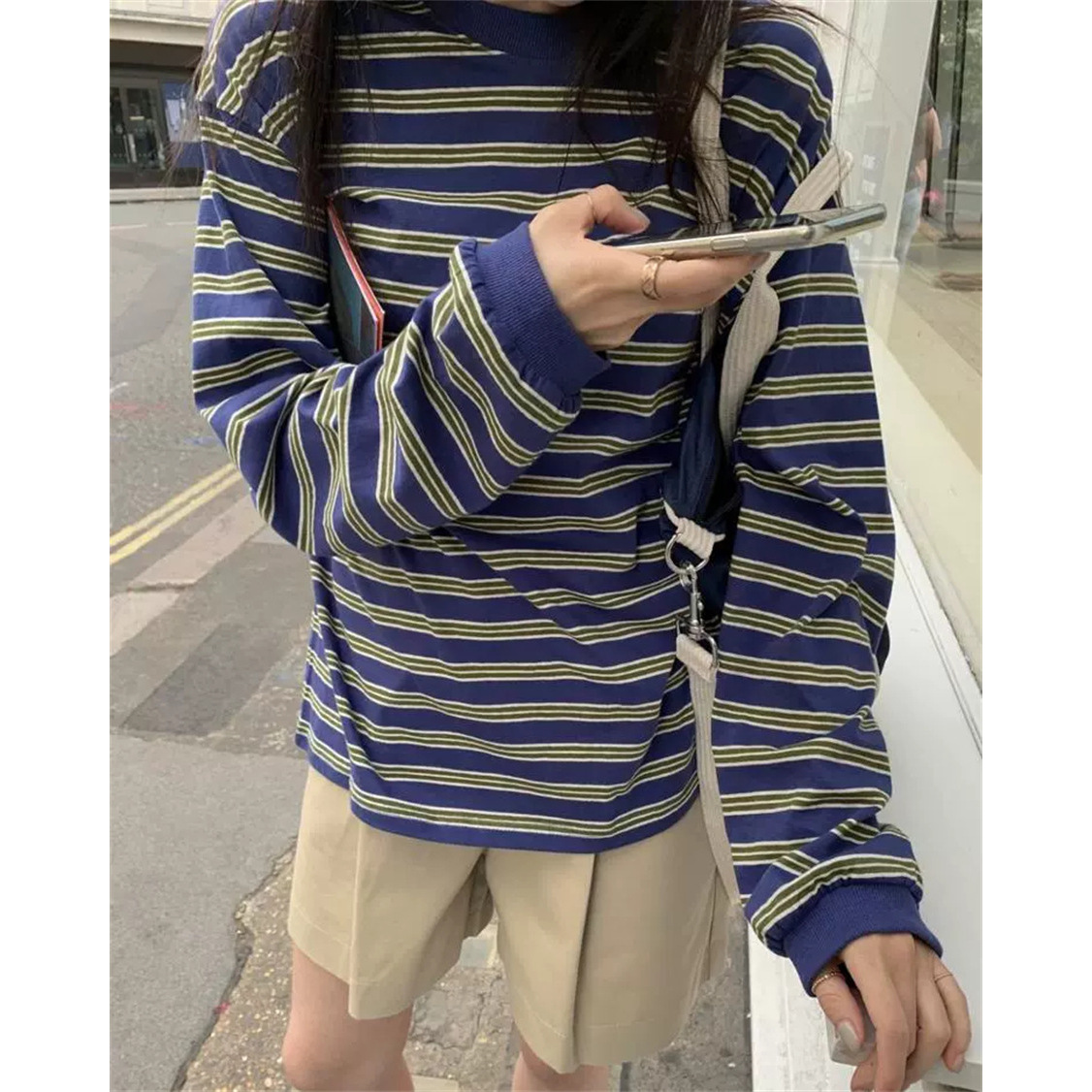 今秋の2025年新作韓国東大門カジュアル年齢軽減コントラストストライプルーズ長袖Tシャツ