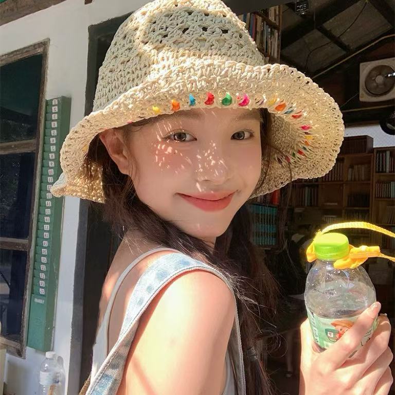 컬러풀한 비즈 밀짚모자 - 끈이 없는 베이지