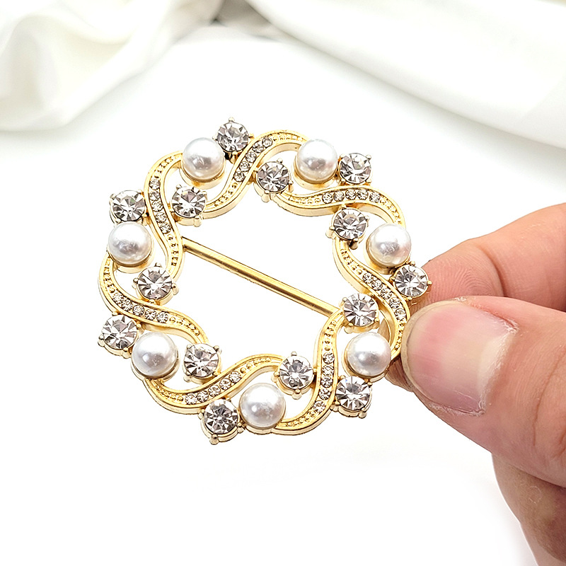 Korean style multifunctional silk scarf buckle wholesale high-end clothing buckle pearl rhinestone decorative accessories corner knotted buckle