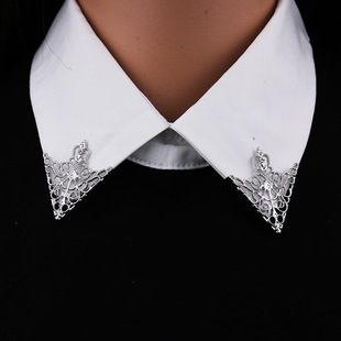 European and American Retro Pattern Triangular Collar Pin Accessories, Fashionable Men's and Women's Cut Out Crown Collar Brooch Collar Badge