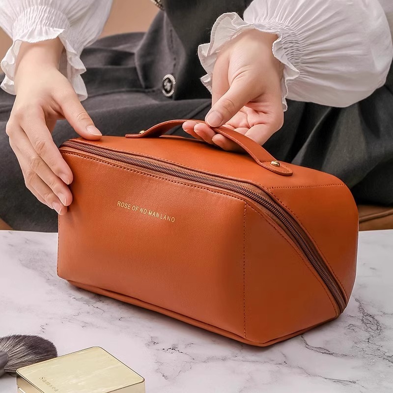 女性用化粧ポーチ 大容量 ポータブル 高級感 インスタ映え 新作 旅行用化粧品 洗面用具収納バッグ|undefined