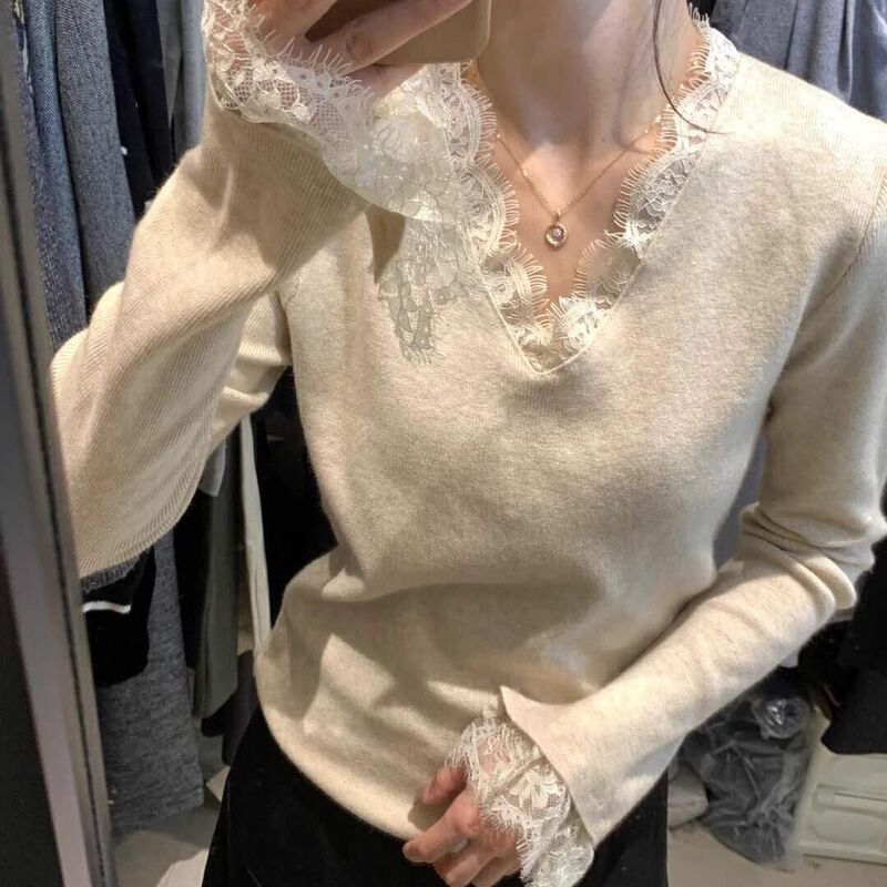 Plus Size V Neck Long-Sleeved Lace Bottoming Shirt for Women in Autumn and Winter, Designed with Inner Bottoming, Slim Bell-Sleeved Top Plus Size V Neck Long-Sleeved Lace Bottoming Shirt for Women in Autumn and Winter, Designed with Inner Bottoming, Slim Bell-Sleeved Top