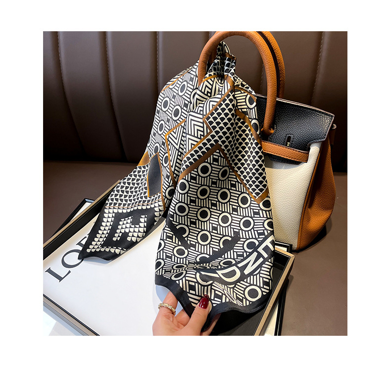 Spring and Autumn Korean stitching full print geometric black and white square scarfpicture2