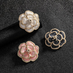 Pearl Oil Dropped Camellia Brooch for Women, Elegant Little Perfume Style Brooch, High-End Suit and Sweater Ornament