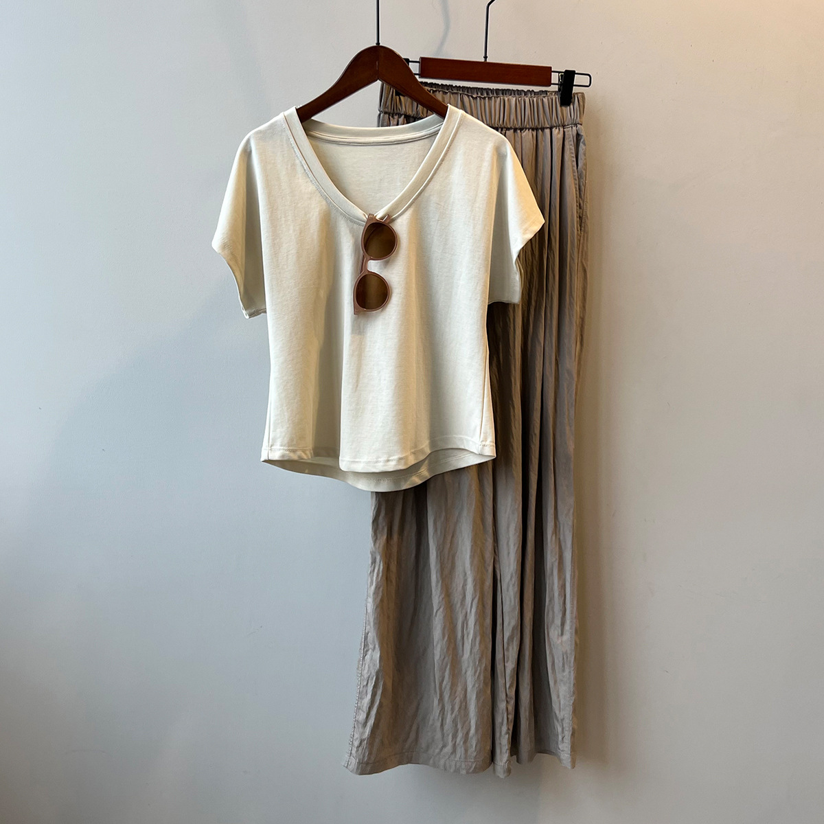 Three Dimensional Simple U Neck Short Sleeved T shirt for Women Summer Slimming Wide Sleeved Top 30 Three Dimensional Simple U Neck Short Sleeved T shirt for Women Summer Slimming Wide Sleeved Top