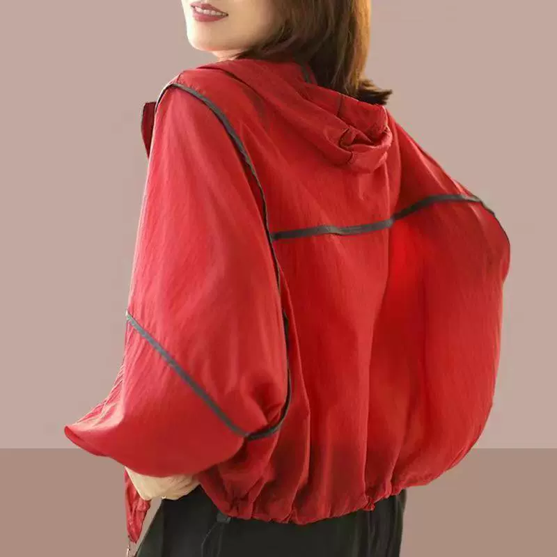 Летняя тонкая свободная дышащая одежда из ледяного шелка с капюшоном для женщин, которую можно носить на улице, новая модная и универсальная солнцезащитная одежда.