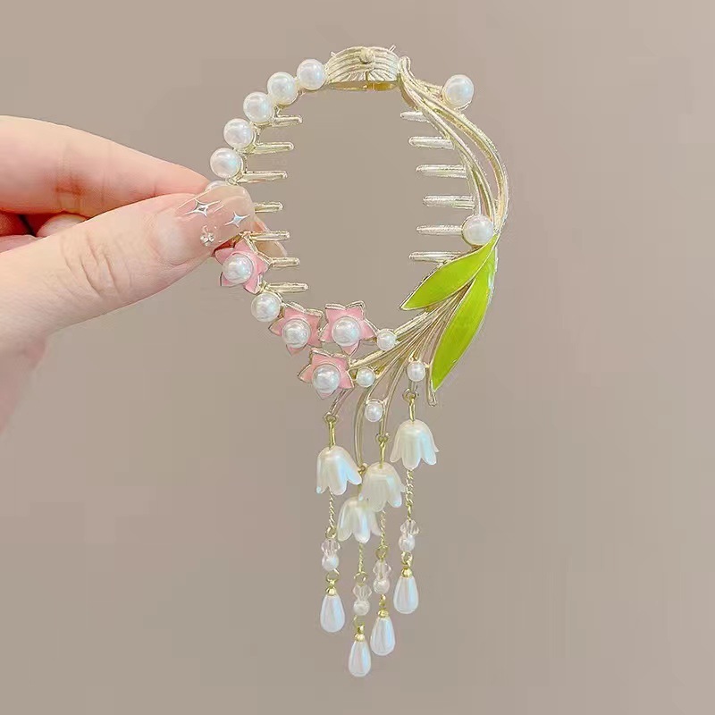 Women's Elegant Lady Streetwear Tassel Flower Butterfly Alloy Plating Inlay Artificial Pearls Hair Claws display picture 1