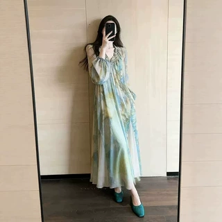艺术生明媚穿搭海边度假宽松气质v领绿色晕染印花灯笼袖连衣裙女