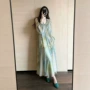 明媚宽松v领印花连衣裙