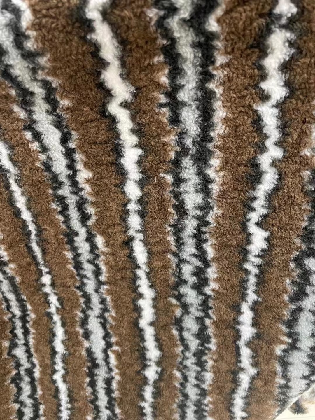Impresión de cachemira ondulado eléctrico cuadrilátero diente de sierra China nudo ropa maleta tela de peluche