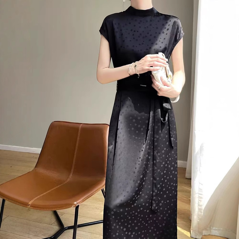 Elegant Silk Dress with a High-End Satin Feel, Polka Dot Half-High Collar Acetate Coat, Women's Short-Sleeve Long Dress