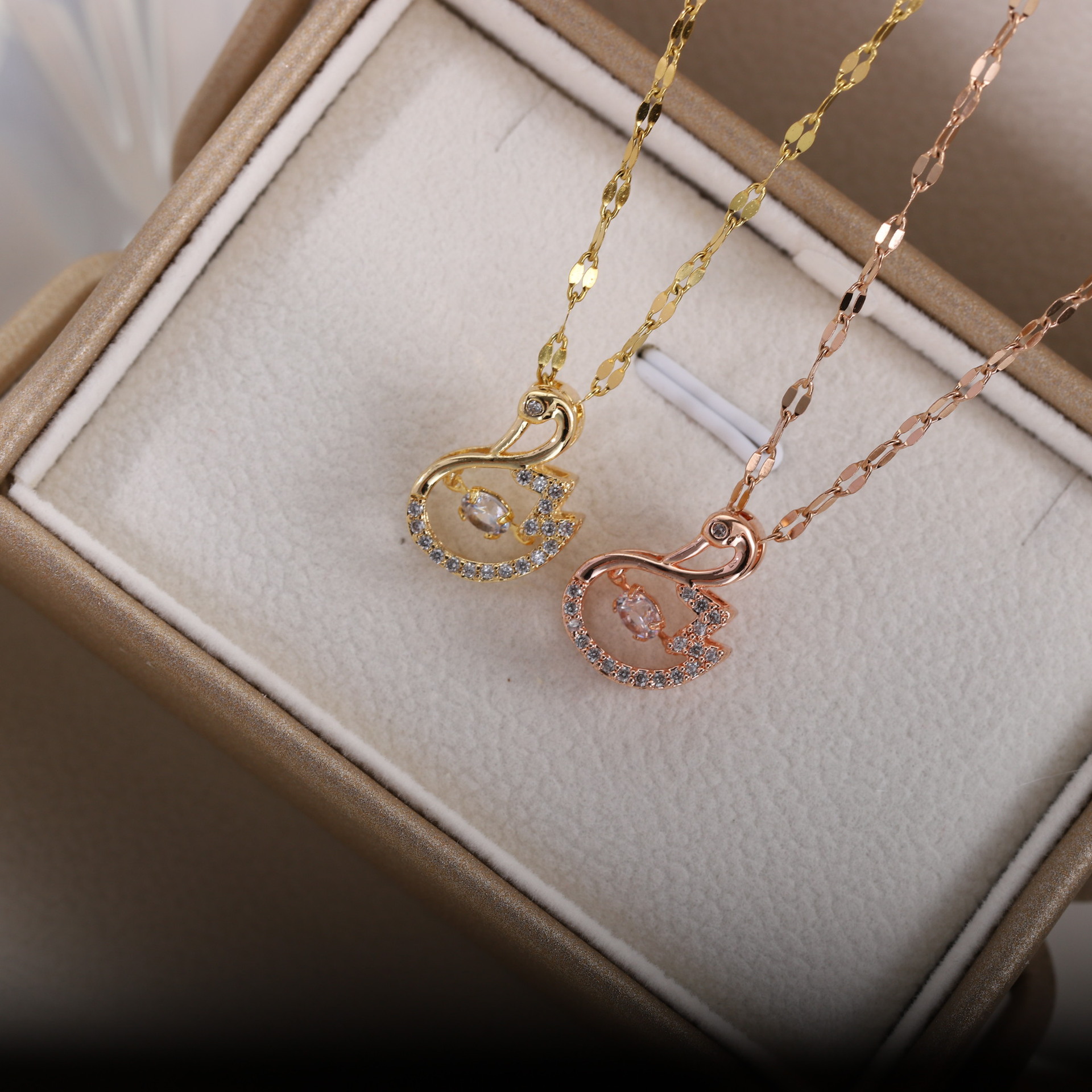 钛钢项链女2022新款灵动天鹅吊坠项链时尚气质小众设计不褪色颈链