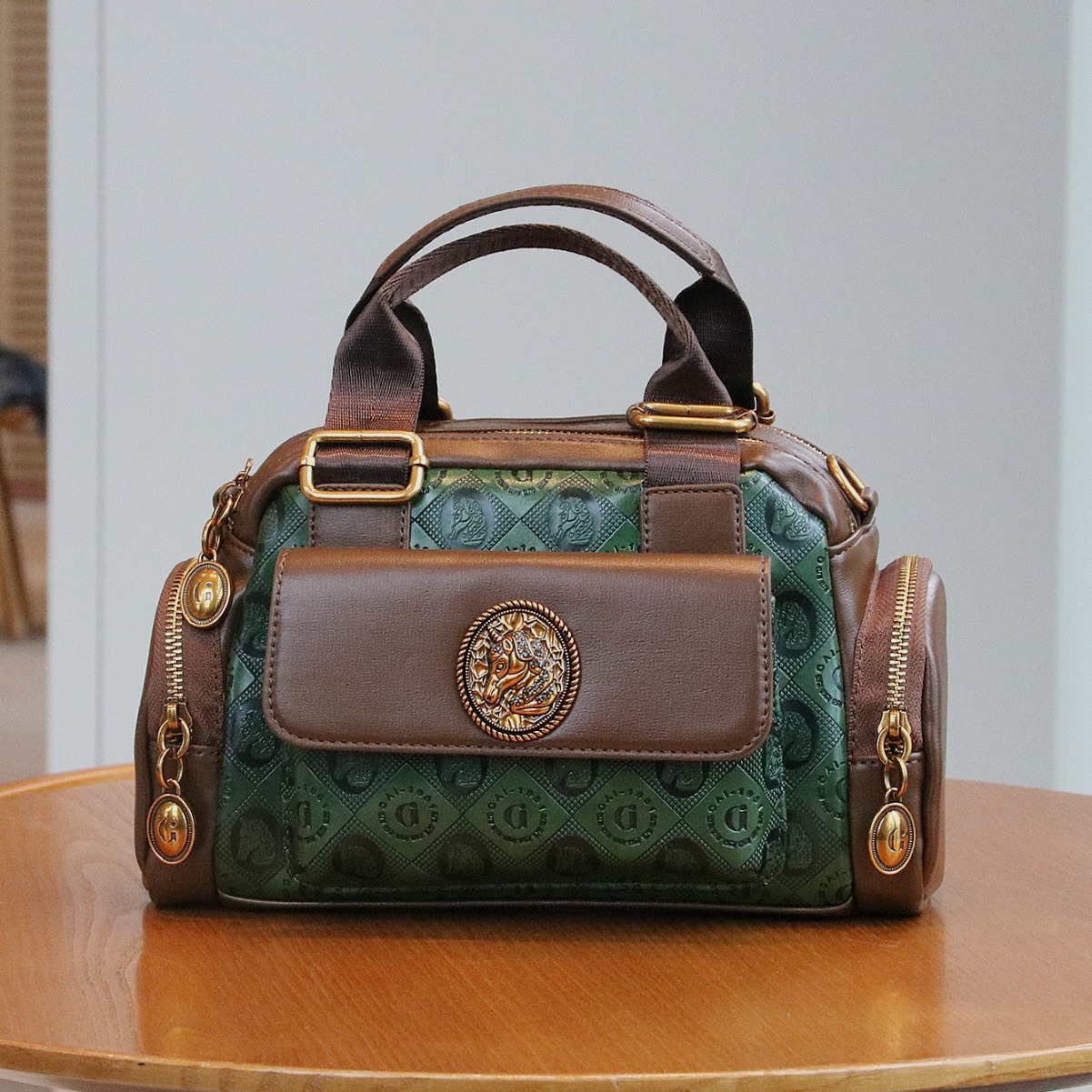 Temperament women's handbag new fashionable multi pocket casual versatile high-end sense versatile PVC crossbody bag_voghion.com