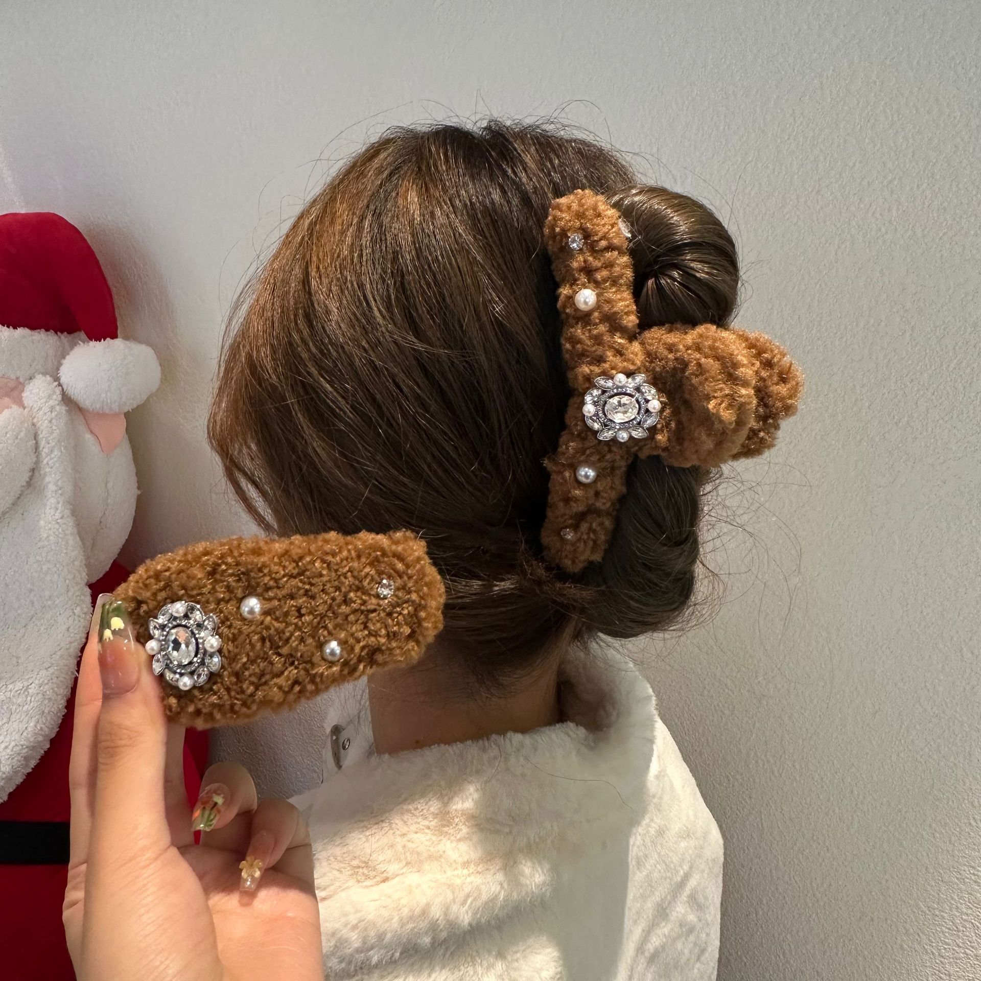 2023 autumn and winter cute face washing headband women's new plush headband high-grade hand-stitched Pearl Rhinestone hairpin