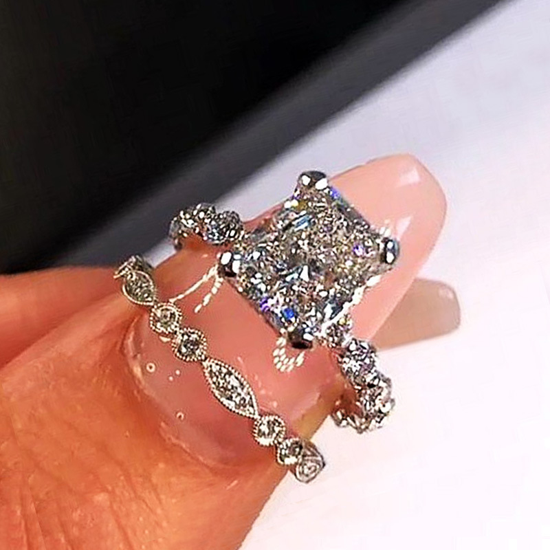 Set di anelli minimalisti impilabili con zirconia per donna_voghion.com