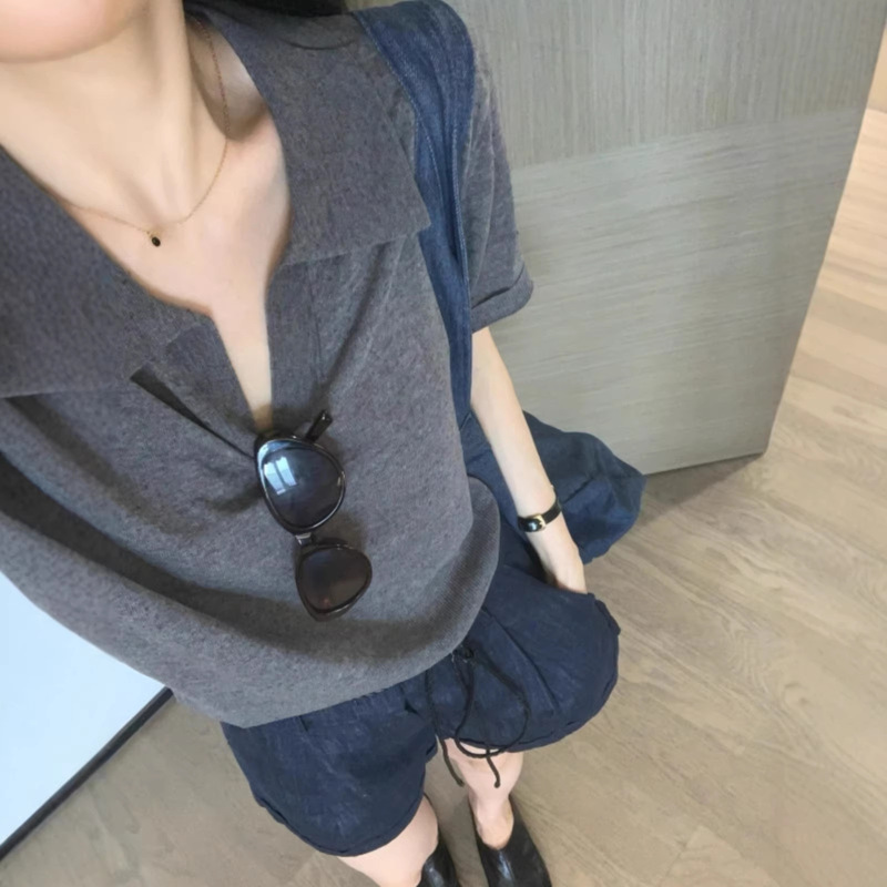 2026 Spring New Style High-End Polo Collar Sweater Short-Sleeved Knitwear French Style Right-Shoulder Pullover Versatile T-Shirt for Women 2026 Spring New Style High-End Polo Collar Sweater Short-Sleeved Knitwear French Style Right-Shoulder Pullover Versatile T-Shirt for Women