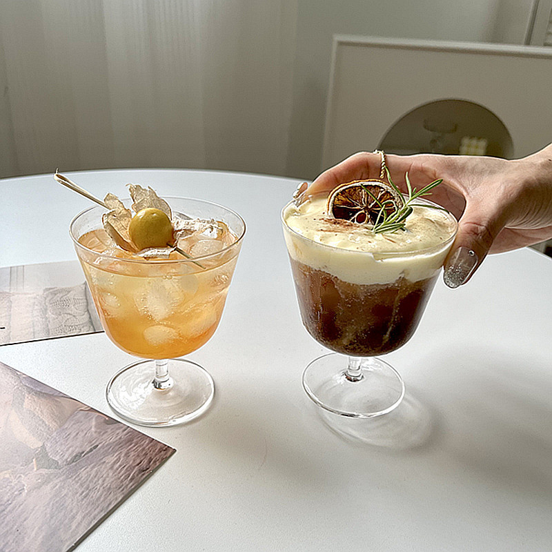 Taza de vidrio de boca ancha de pies altos de estilo ins Taza de café con leche americana de hielo Taza de bebida especial ligera y fina Taza de cóctel