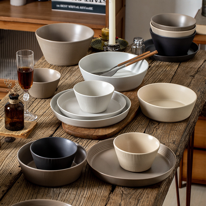 Vajilla en relieve simple japonesa Tazón de cerámica Xiwu Combinación de platos Vajilla mate de color sólido de alto valor Exportación transfronteriza