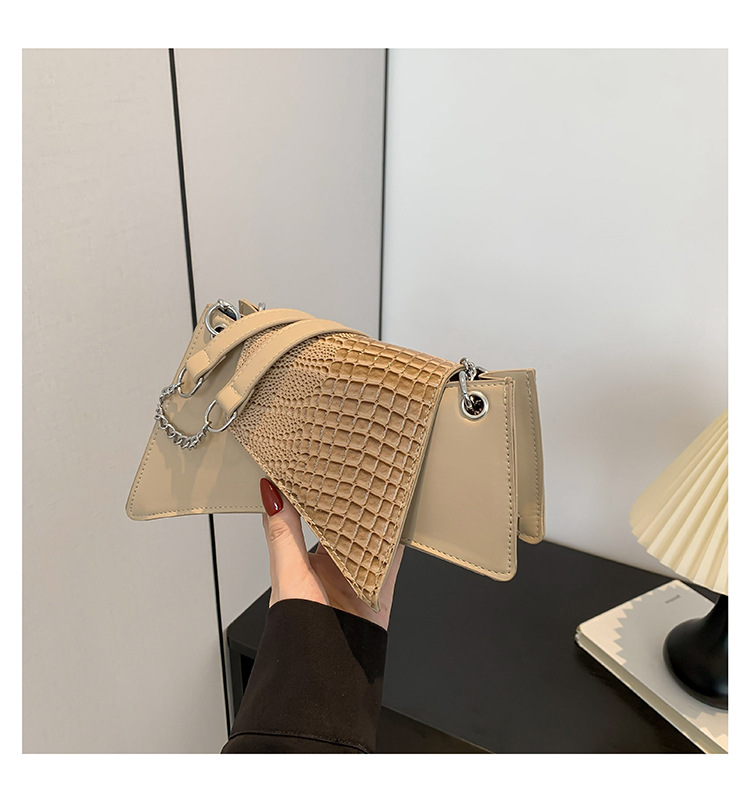 Decoración de cinturón bolso de patrón de cocodrilo femenino 2024 nuevo diseño de nicho de moda moda chica caliente bolso femenino cadena bolso de forma especial