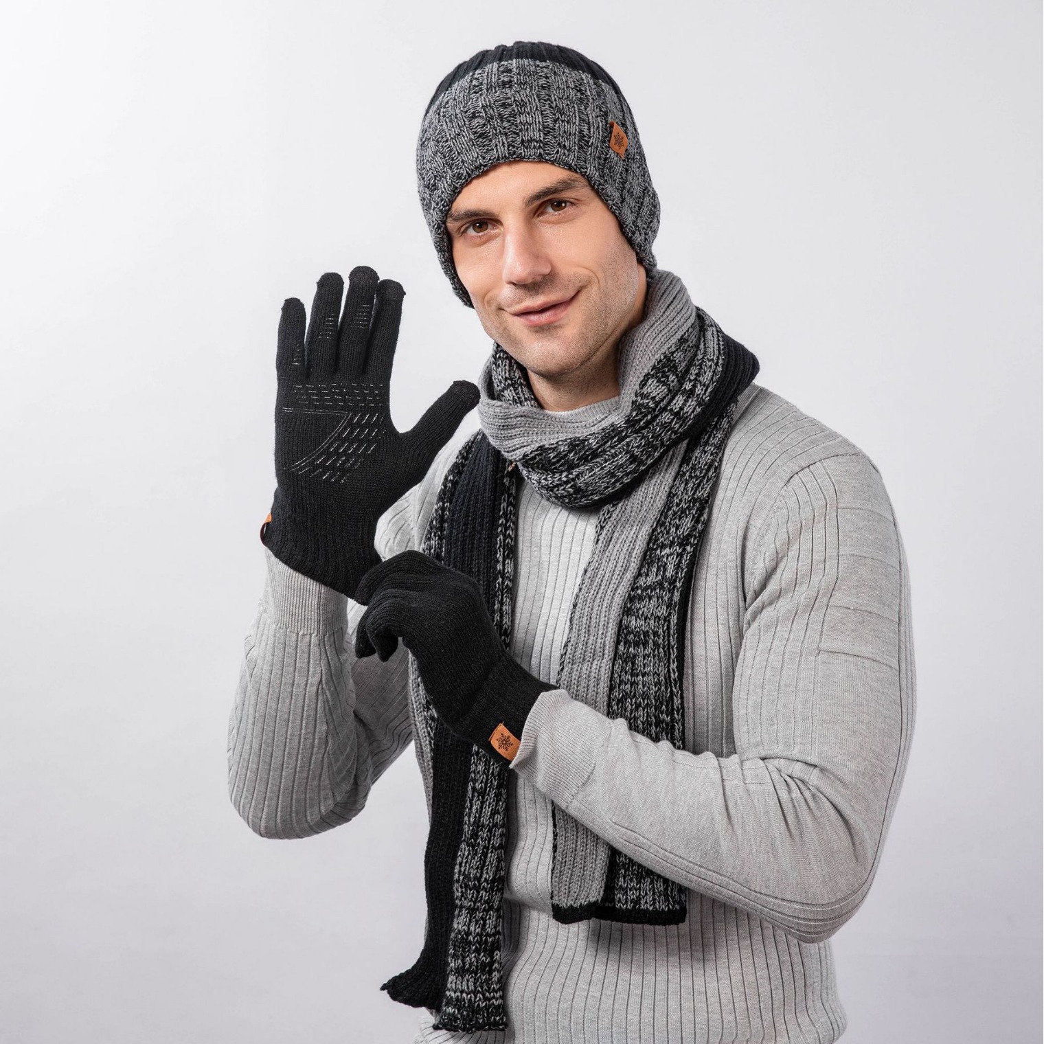 Nuovo set di cappelli e sciarpe autunnali e invernali transfrontalieri per Europa e America, caldo e soffice cappello lavorato a maglia, guanti da equitazione in silicone_voghion.com