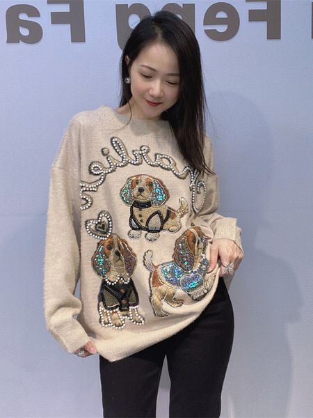 Sweater with a round collar