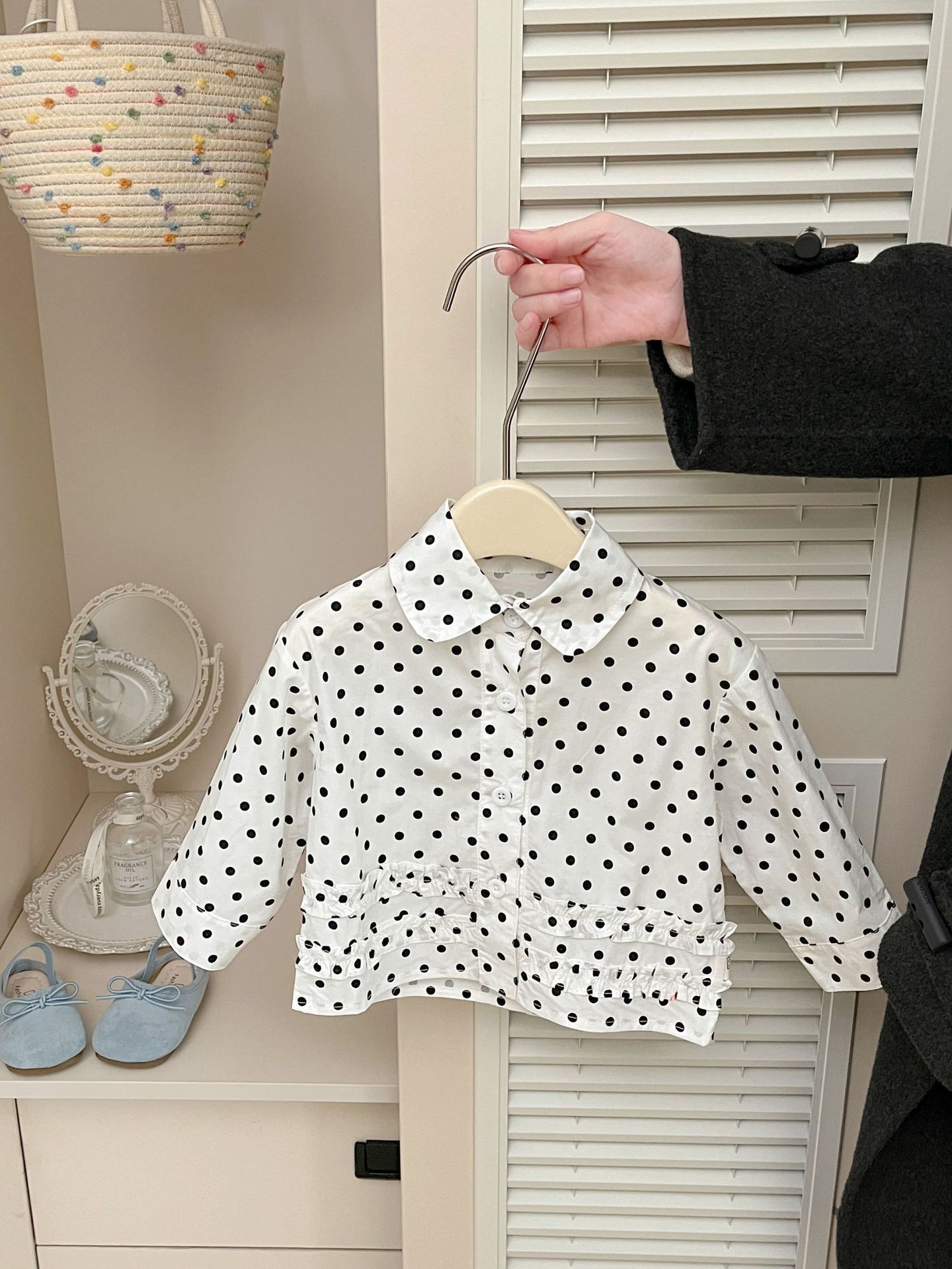 Camisas de niñas de primavera 2026 nuevas camisas de onda de niñas de primavera y otoño bebés de moda versátil