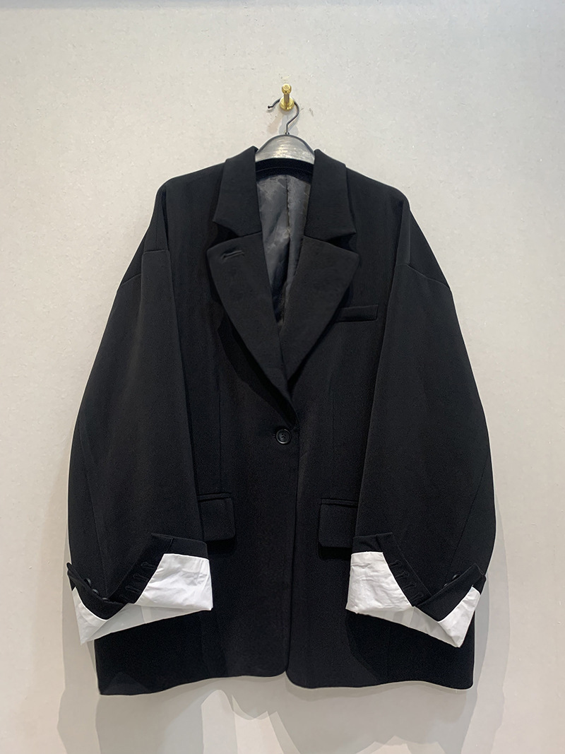 乾鶴秋冬新作日系シンプルで広い肩のおしゃれなスーツのコートがゆったりしていて、カジュアルで快適な上着の女性です。