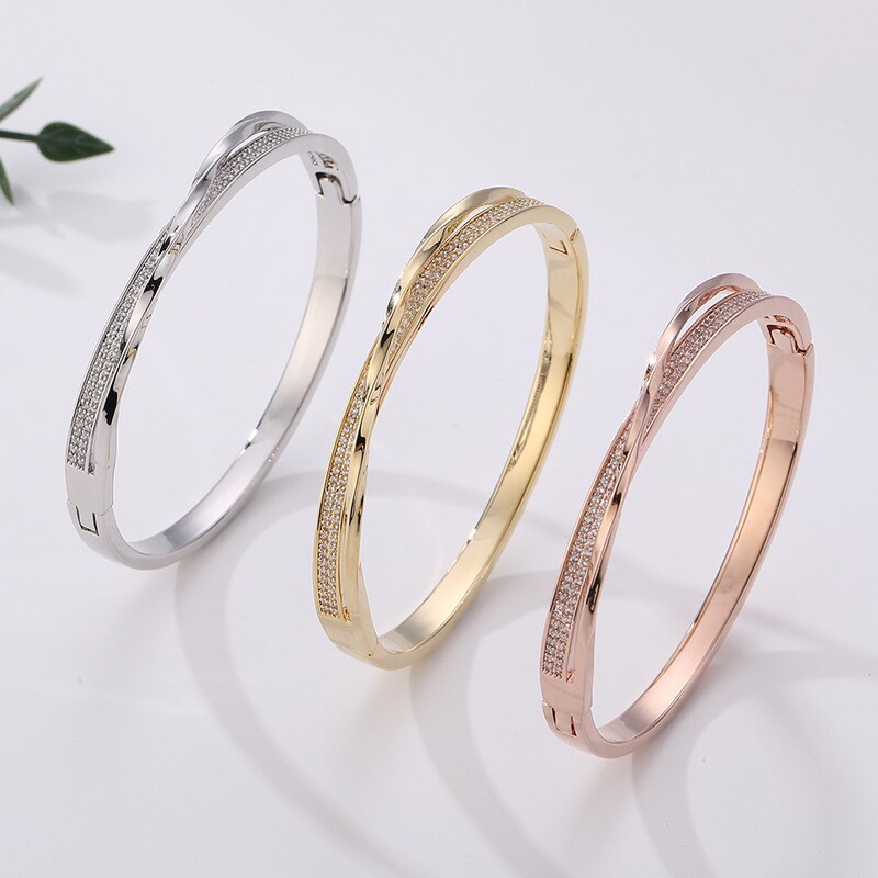 Cross-Set Diamond Twisted Möbius Bracelet Fashion Women's Bracelet European and American Creative Baby's Breath Bracelet for Women