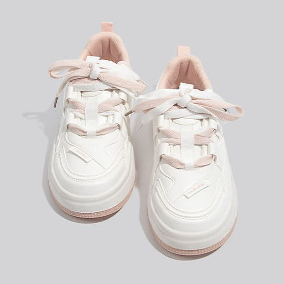 Zapatos de skate calientes de caída 2024 otoño y invierno de moda deportiva con suela gruesa y cómoda para estudiantes zapatos blancos ligeros de moda