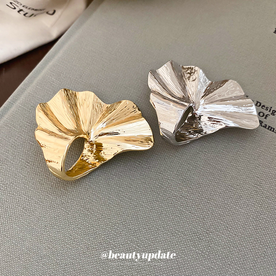 Metallic Texture Wrinkled Flower-Shaped Unique Creative Index Finger Niche Design Sense Ring For Women_voghion.com