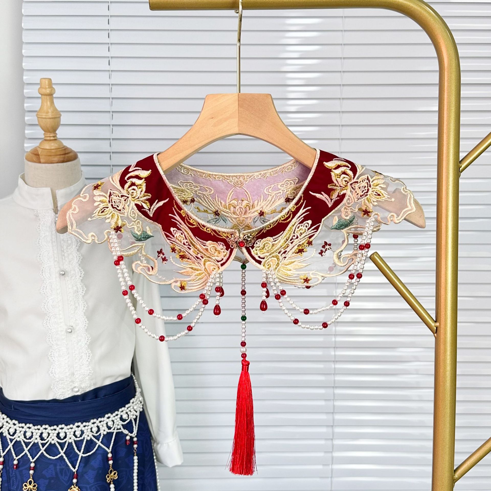 Capa de hombro con estampado de nubes de estilo antiguo, falda roja mamian con borlas de perlas de estilo chino, muy vendida, Hanfu para mujeres y niños, combinada con un cuello falso. image 4