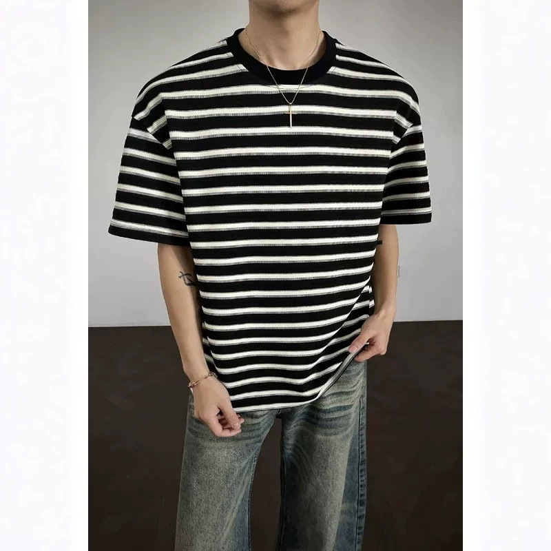 Black and white striped short-sleeve T-shirt for men, summer American style 2026, small neckline, casual retro loose-fitting base shirt, half-sleeve Black and white striped short-sleeve T-shirt for men, summer American style 2026, small neckline, casual retro loose-fitting base shirt, half-sleeve