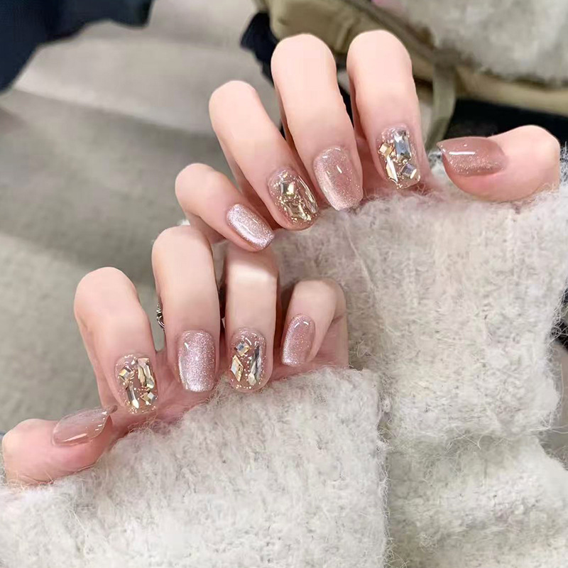 Autumn and Winter Milk Tea Color Cat-Eye Wearable Nail Stickers, Fake Nails, Finished Wearable Short-Style Champagne Color Rhinestones Autumn and Winter Milk Tea Color Cat-Eye Wearable Nail Stickers, Fake Nails, Finished Wearable Short-Style Champagne Color Rhinestones