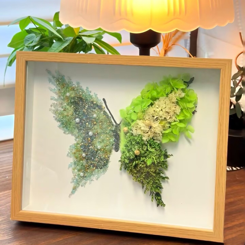 Women's Day Butterfly Dried Flower Photo Frame DIY Handmade Materials with Artificial Diamonds and Eternal Flowers for Salon Team Building Event Gift