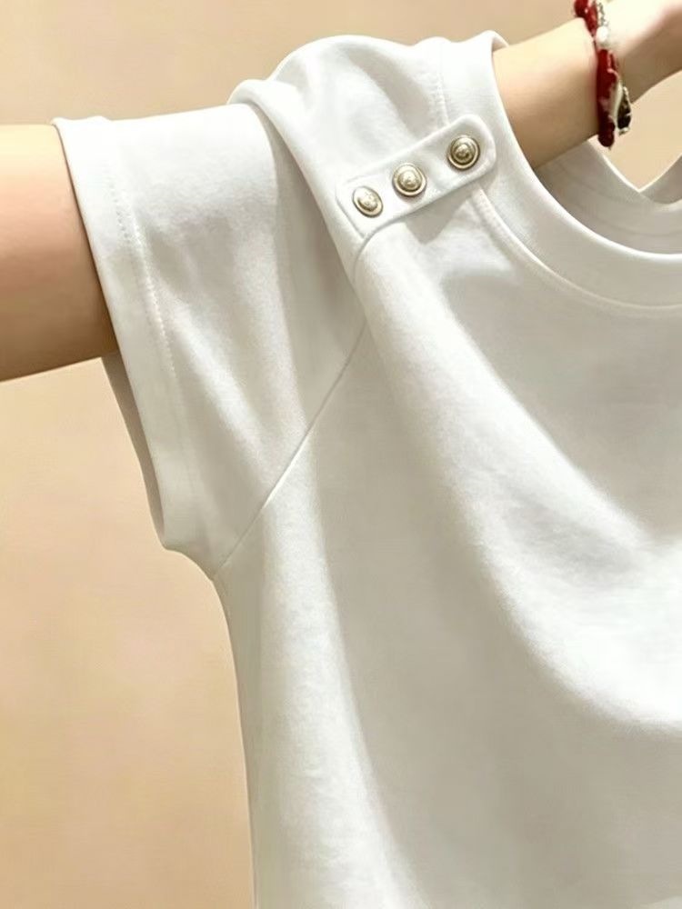 Áo thun nữ cổ tròn tay ngắn phối màu chất liệu cotton 92% form rộng che khuyết điểm — Thiết kế trang trí nút áo màu đen (92% cotton không đóng bóng), Thiết kế trang trí nút áo trắng (92% cotton không đóng bóng) chi tiết 4