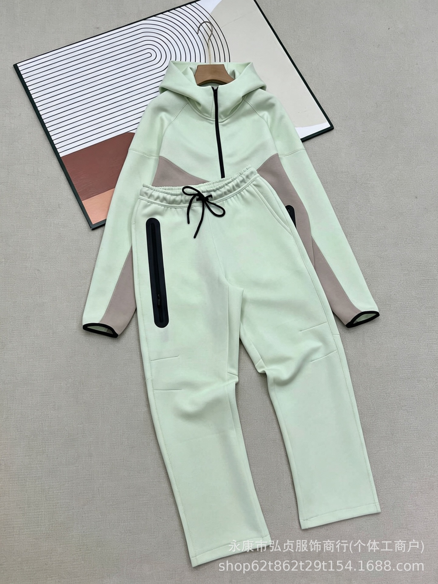 Suit. light green and khaki / M