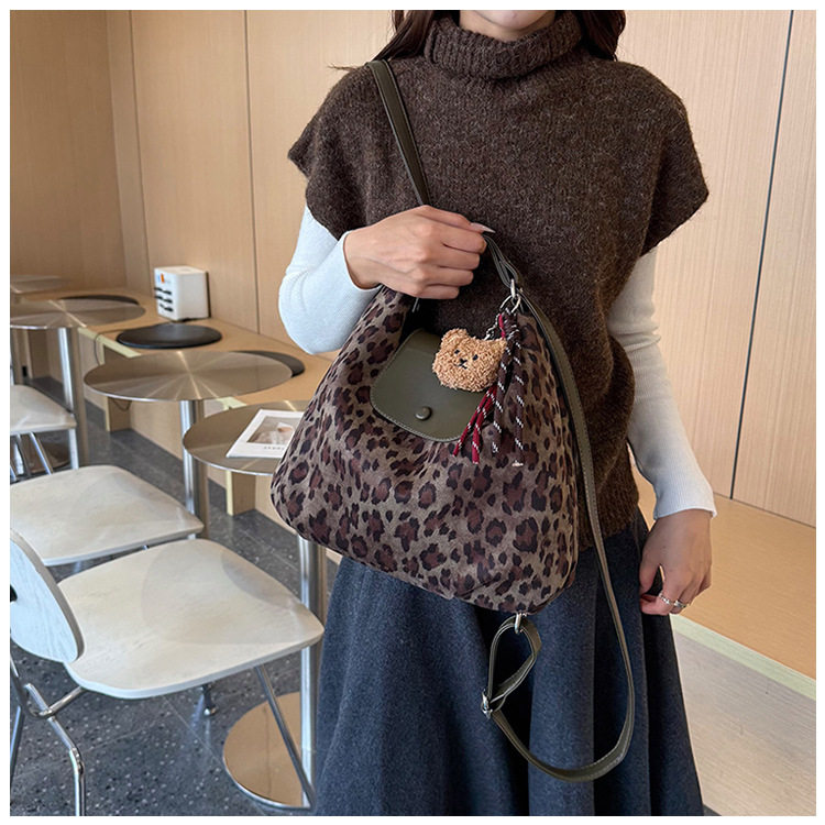 Túi xách nữ đeo vai cỡ lớn , túi xách tay đi làm chất liệu nhung nhung mềm — Bông tuyết nâu Leopard, Quân xanh da báo điện màu, Quân đội xanh, màu cà phê chi tiết 23
